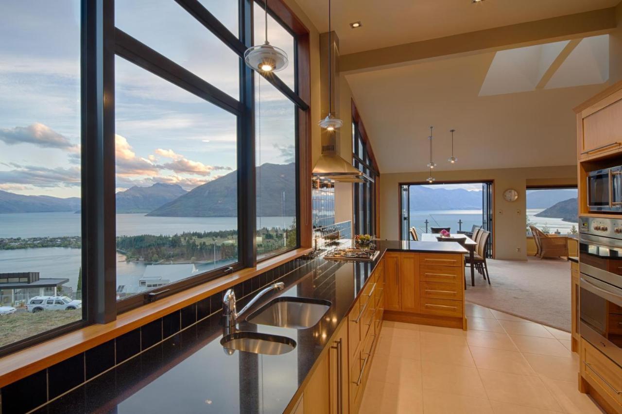 London Lane Villa Queenstown Exterior photo
